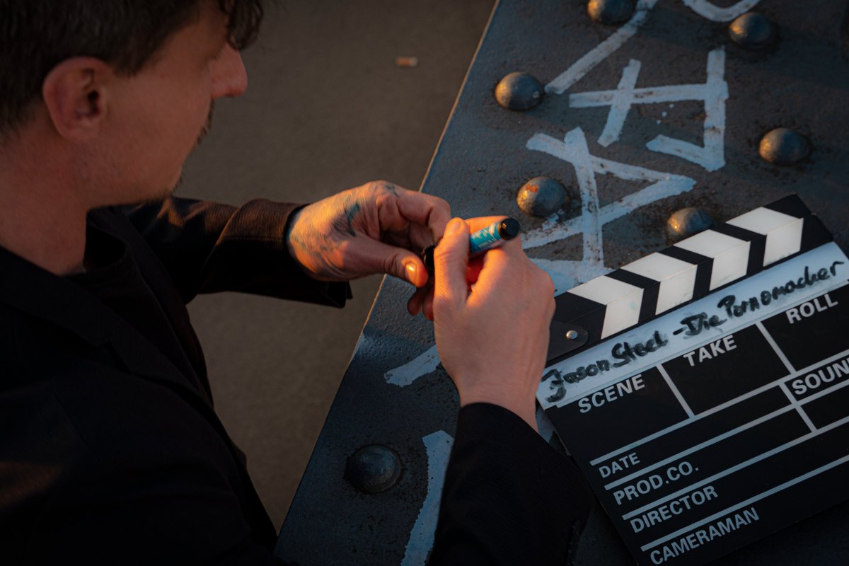 Die_Pornomacher's tweet photo. Welches ist das Beste? 

Danke an Jason Steel für die ausgezeichnete Clapperboard action😀!

#DiePornomacher #Dokuserie #Dokufilm #Documentary  #documentaryphotography  #Filmmaking #samrainer #porngermany #pornodeutschland #jasonsteel #pornomacher https://t.co/yqwXK79t7O