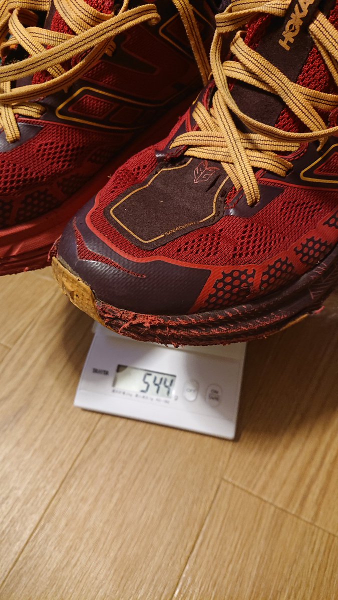 wS0D8etAs4OnNWP's tweet photo. 先日の #ヤマホカ キャンペーンで当選した #スピードゴート5 届きました!公式( @hoka_japan )さん、ありがとうございます!折角なので(?)重さ計ってみました!←
#HOKAONEONE
#SPEEDGOAT5
#ZINAL
#ついでに
#ソールツルツルになった
#SPEEDGOAT2
#も https://t.co/zeA2jCVXuu