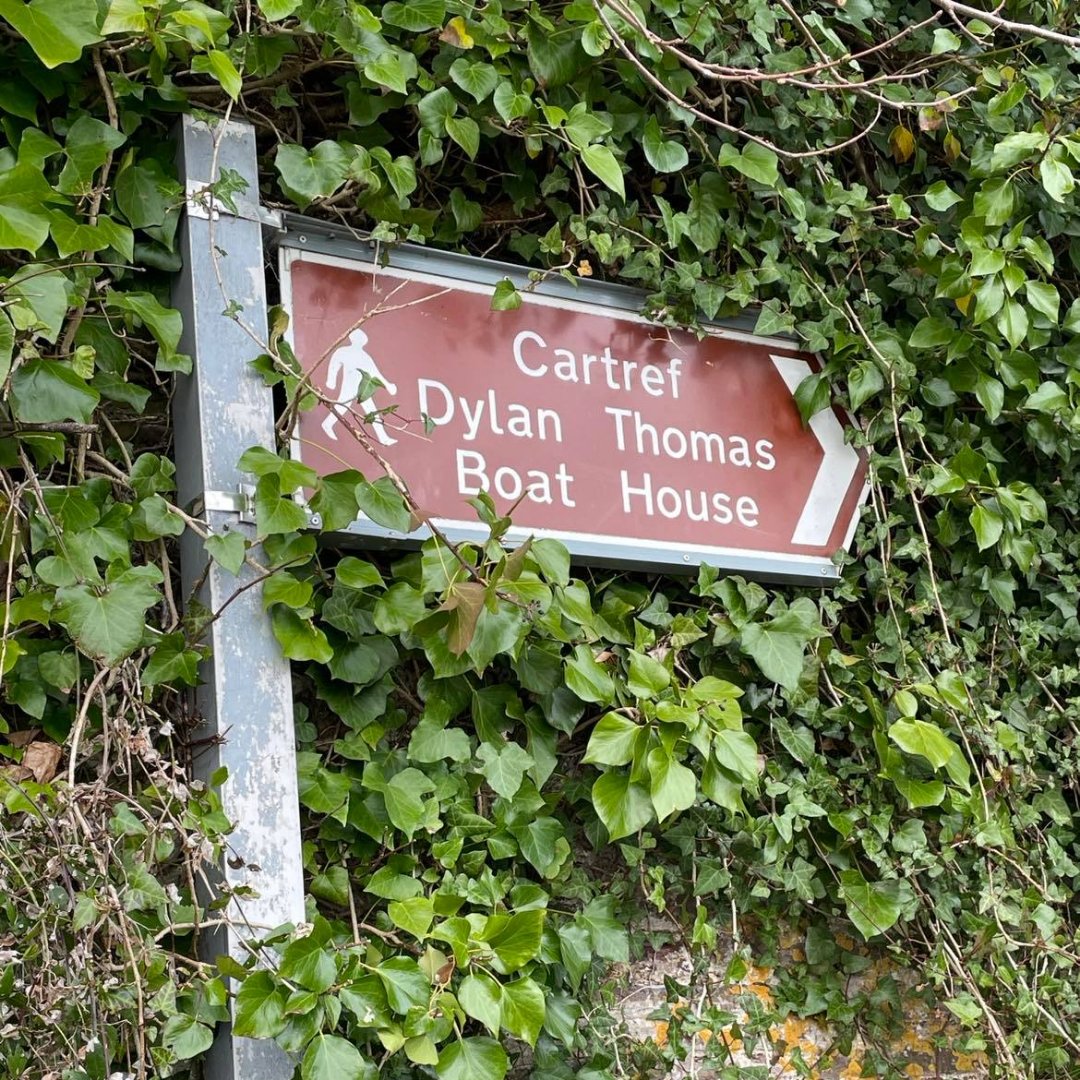 On #InternationalDylanThomasDay, there's no better place to remember the beloved poet than Dylan Coastal Resort. ​Home to the famous Boathouse and Writing Shed, where Thomas penned many of his major pieces, this is a #poetry lover's paradise, with inspiration at every turn.