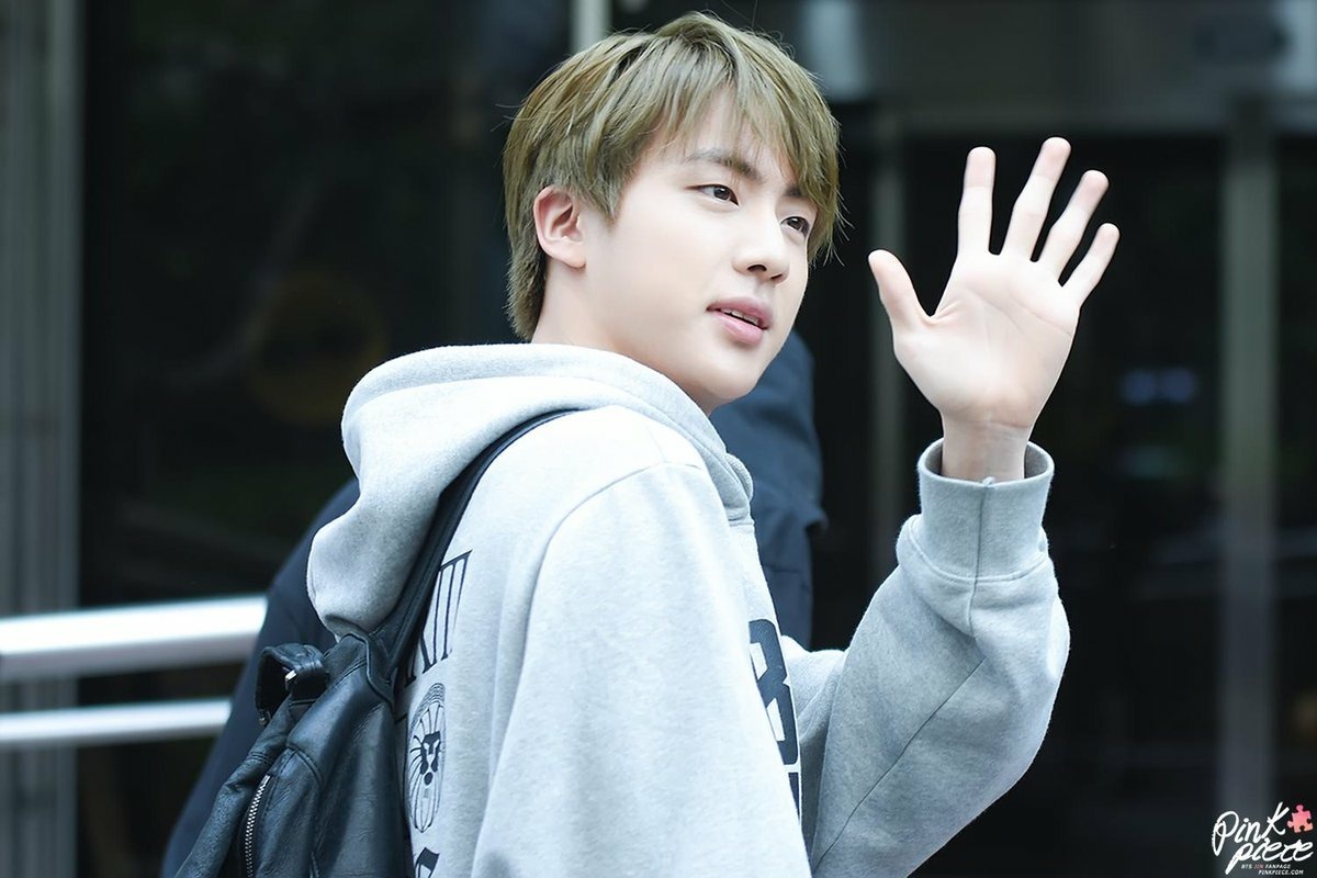 JINweloveu3000's tweet photo. ◽️150515 뮤직뱅크 재출근 
-
#JIN @BTS_twt #방탄소년단진 #btsjin #jinweloveu3000 #BTS #ジン https://t.co/PQSz2UG8Wq