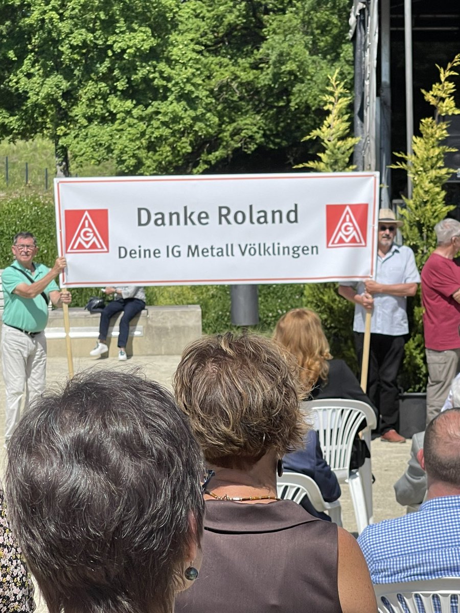 mareinicke's tweet photo. Heute bei der Einweihung des Roland-Henz-Platzes in #Saarlouis. Roland Henz war langjähriger Mitarbeiter von #Saarstahl und Vorsitzender der Vertrauensleute der @IGMetall_Voelkl. @AnkeRehlinger und @HeikoMaas erinnerten an den beliebten Politiker und Menschen Henz. @SHS_Stahl https://t.co/cNTdlHgqLF