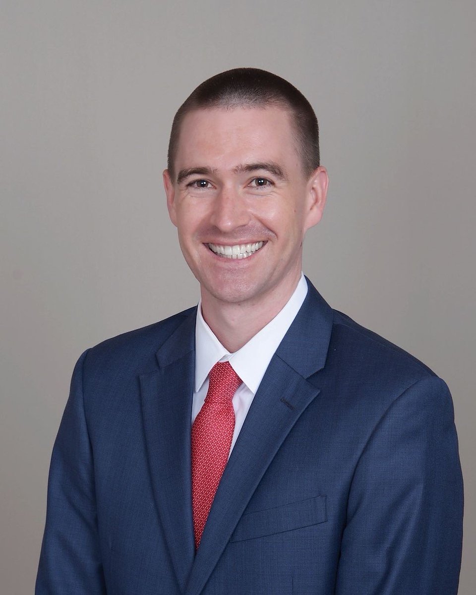 UFJaxEM's tweet image. We continue #InternIntros with Dr. Michael Lowe. Michael is a California native joining us from Rocky Vista University- Colorado. Michael grew up surfing in Ventura, CA and is excited to start surfing again in Jax! Welcome to the #ShandsFam Michael! #JaxEM