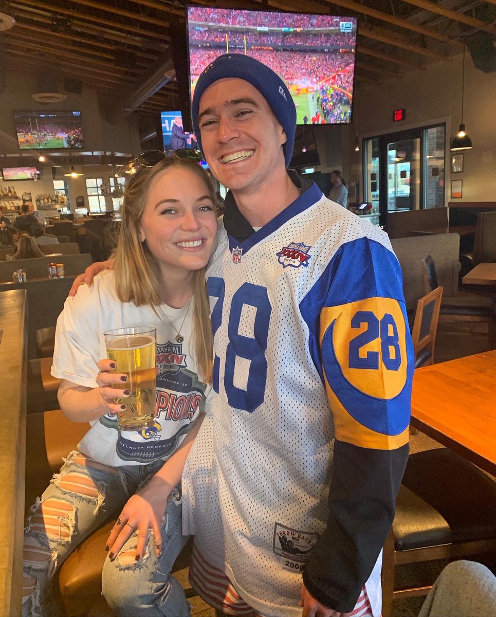 UFJaxEM's tweet image. We continue #InternIntros with Dr. Michael Lowe. Michael is a California native joining us from Rocky Vista University- Colorado. Michael grew up surfing in Ventura, CA and is excited to start surfing again in Jax! Welcome to the #ShandsFam Michael! #JaxEM