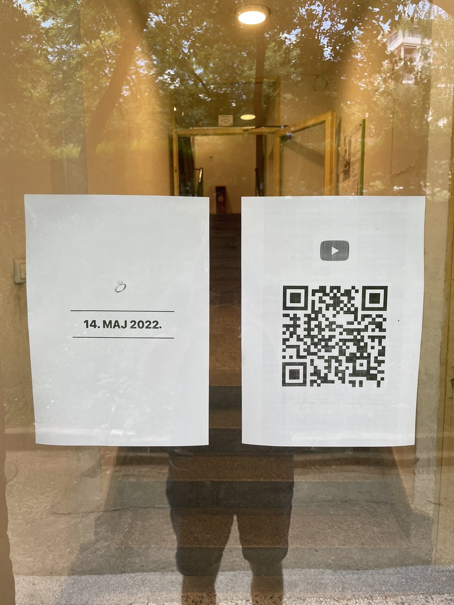 cobotebro's tweet photo. drug se danas ženi, na zgradi QR kod za "Danas majko ženiš svoga sina" 🎉 https://t.co/CptAKRfEl3