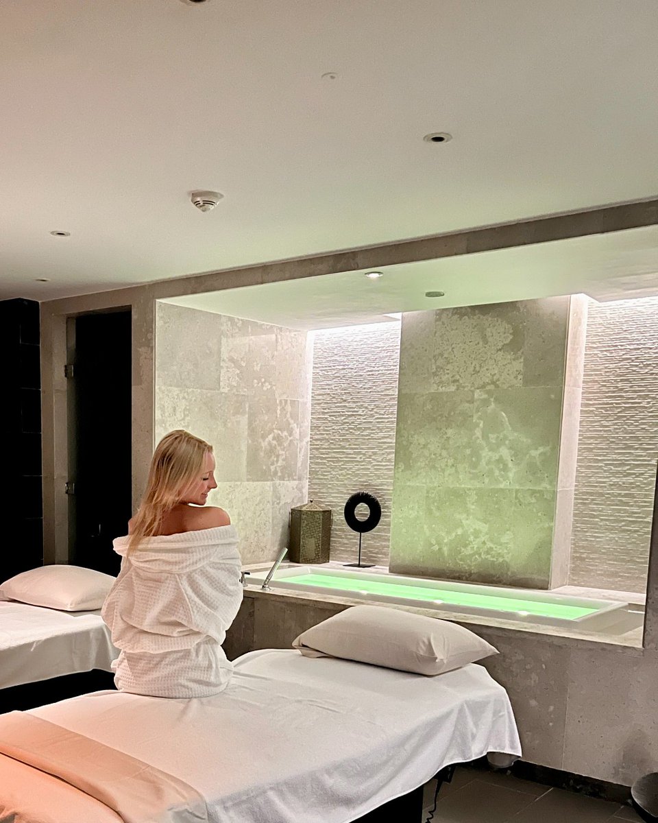 FSCasablanca's tweet photo. Your wellness retreat is calling! Take some well-deserved me-time at Le Spa and surrender to a rejuvenating Super Aqua treatment by Guerlain.
#FSCasablanca #FSSpa
📸: https://t.co/edV0oLVbE9 https://t.co/PHIFen9g1L