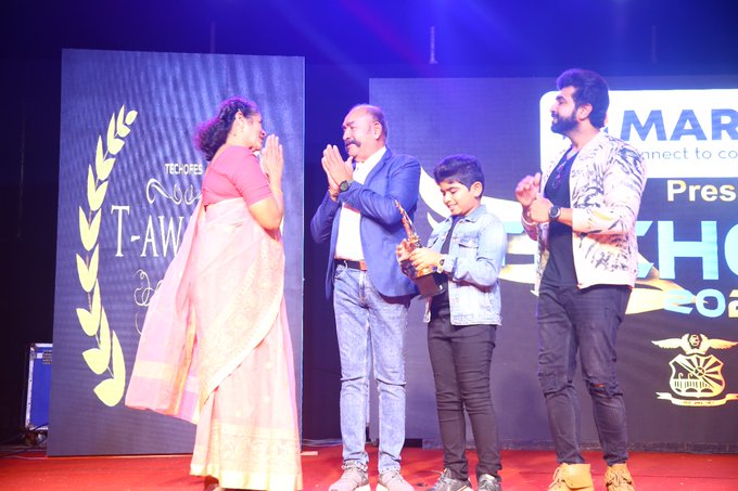 vkumbakonam82's tweet photo. Best Combo of the Year" Award For Oh My Dog at TechofesTAwards
#OhMyDog #TechofesTAwards #Arunvijay https://t.co/iaAzUFz4dq