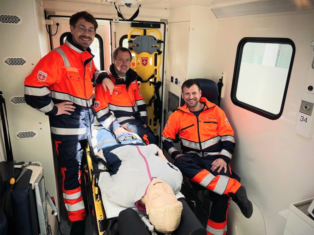 Bye bye RETTmobil! Schön war's! Falls ihr nicht vor Ort sein konntet, aber ihr daran interessiert seid,  wie wir Euch konkret im 
Arbeitsalltag unterstützen können, wie hier auf dem Foto zu sehen, meldet euch! 😊👍
laerdal.com/de/​
#helpingsavelives