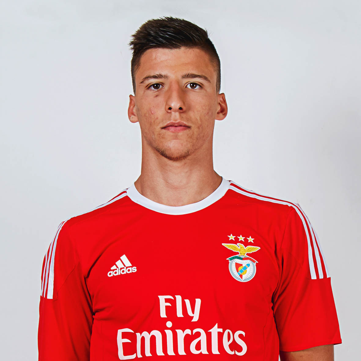 SLBenfica's tweet photo. 🎉🎂 Feliz aniversário, @rubendias! 

#EPluribusUnum https://t.co/4IMo91WJwU