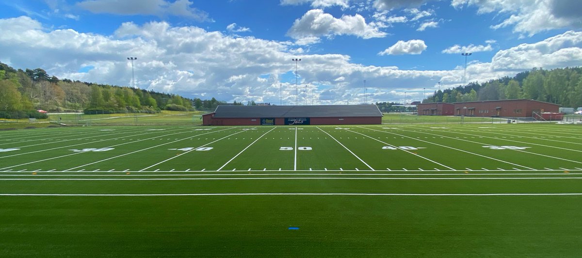 Matchdag och hemmapremiär på riktigt! Sigtuna kommun har jobbat hårt i ett par veckor och blev klara igår; nu är det ny matta på Midgårdsvallen! 

Herrlaget spelar 14.00 mot Karlskoga!
För er som inte kan se matchen på plats, streamas matchen här: youtu.be/ewwnRjPqBSo