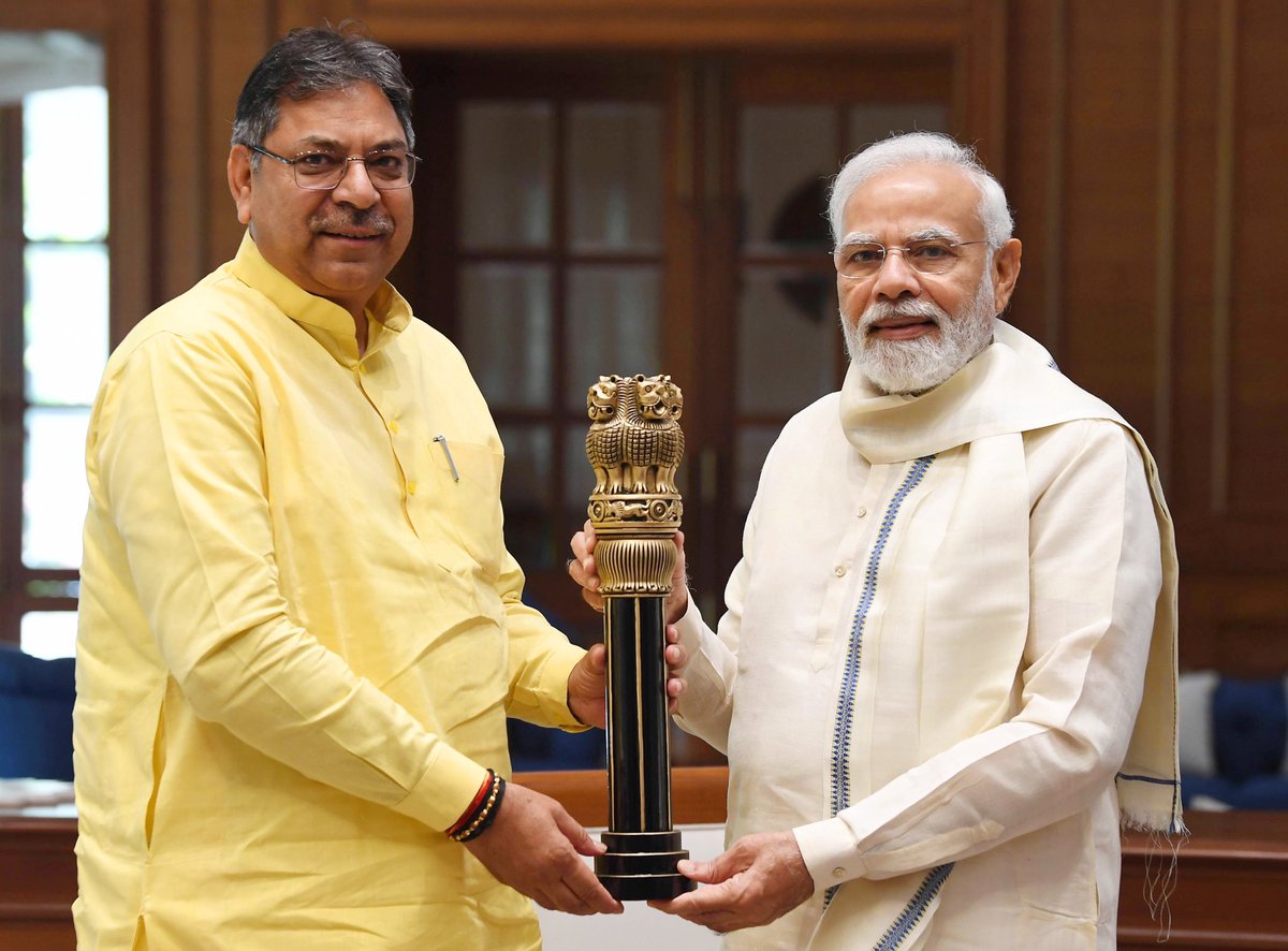 slathi11's tweet photo. माननीय श्री @DrSatishPoonia जी यह आपके संगठन कौशल व कार्य कुशलता का ही सुफल है कि देश के पीएम श्री @narendramodi जी ने आपको यह सम्मान दिया। इस असाधारण सम्मान से प्रदेश का कार्यकर्ता गौरवान्वित है। हमे गर्व है कि आप जैसा तपस्वी व परिश्रमी प्रदेशाध्यक्ष का कुशल नेतृत्व मिला। https://t.co/bmLKh2x66W