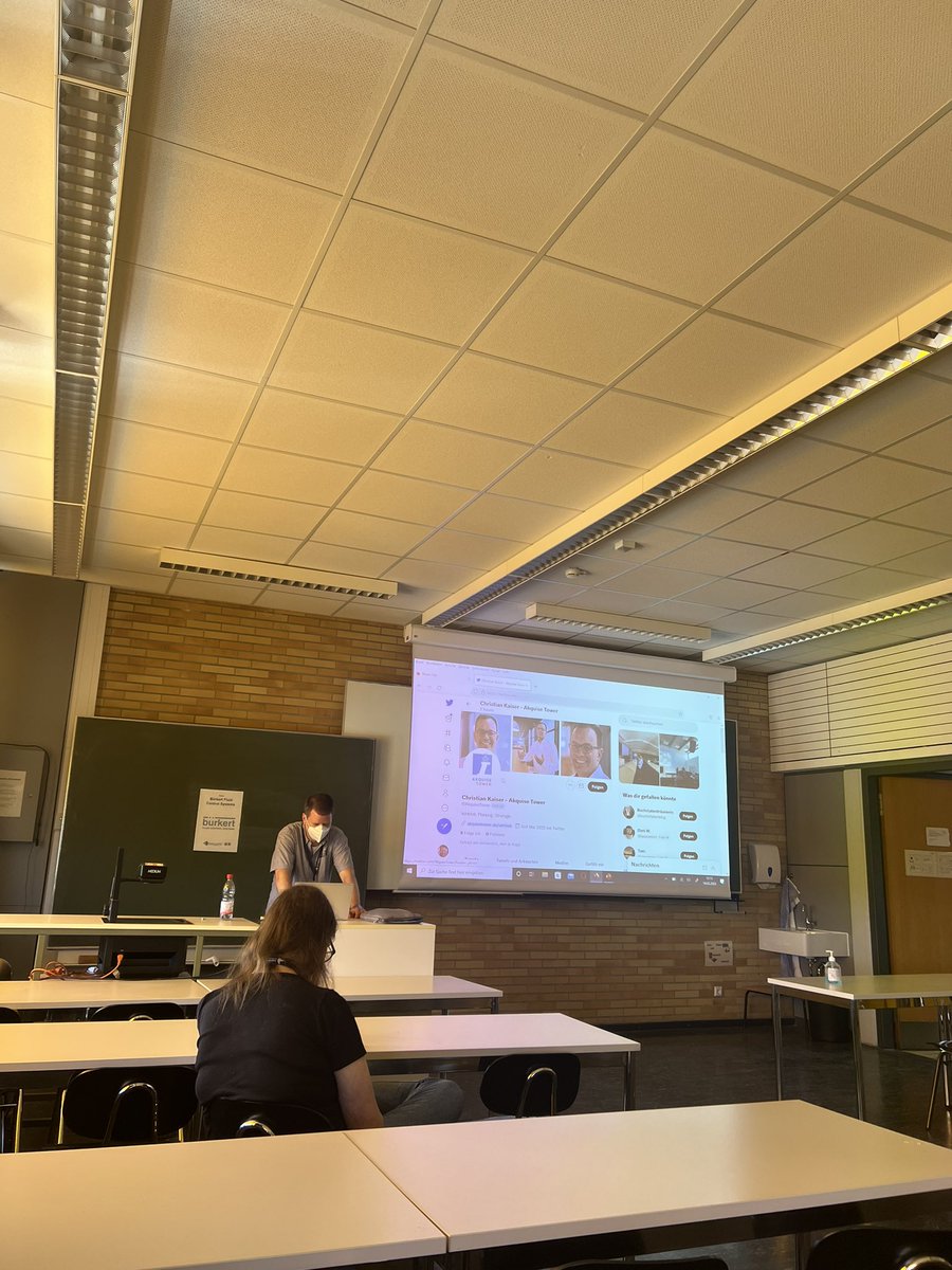 Es läuft die Twittersession mit <a href="/DerExperte/">Justin Case 🇺🇦🇪🇺😷🥨🍨☕</a> #bchn22