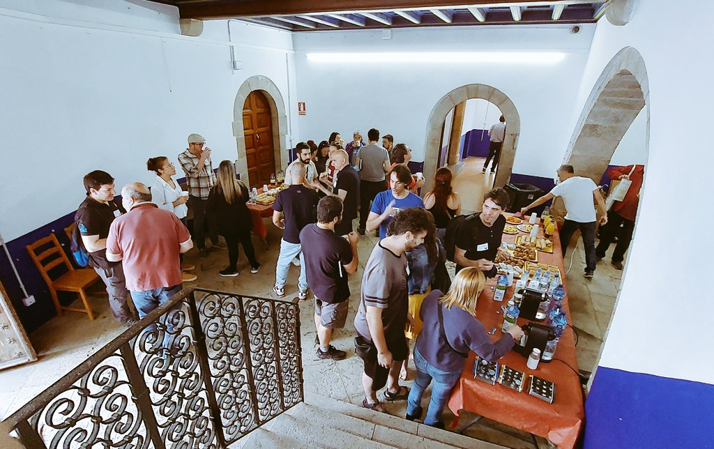 CastellsCat's tweet photo. Fins aquí la primera part de la #JornadaGestióCastells22 que acull la @jovedesitges.

Un plaer escoltar l'experiència de @CDTerrassa, @CastLesRoquetes i @capgrossos i especialment el testimoni del Karim.

"Aprenem molt més del que fem que del que diem." 

#SomExemple #castells https://t.co/VIZhZN7HL6