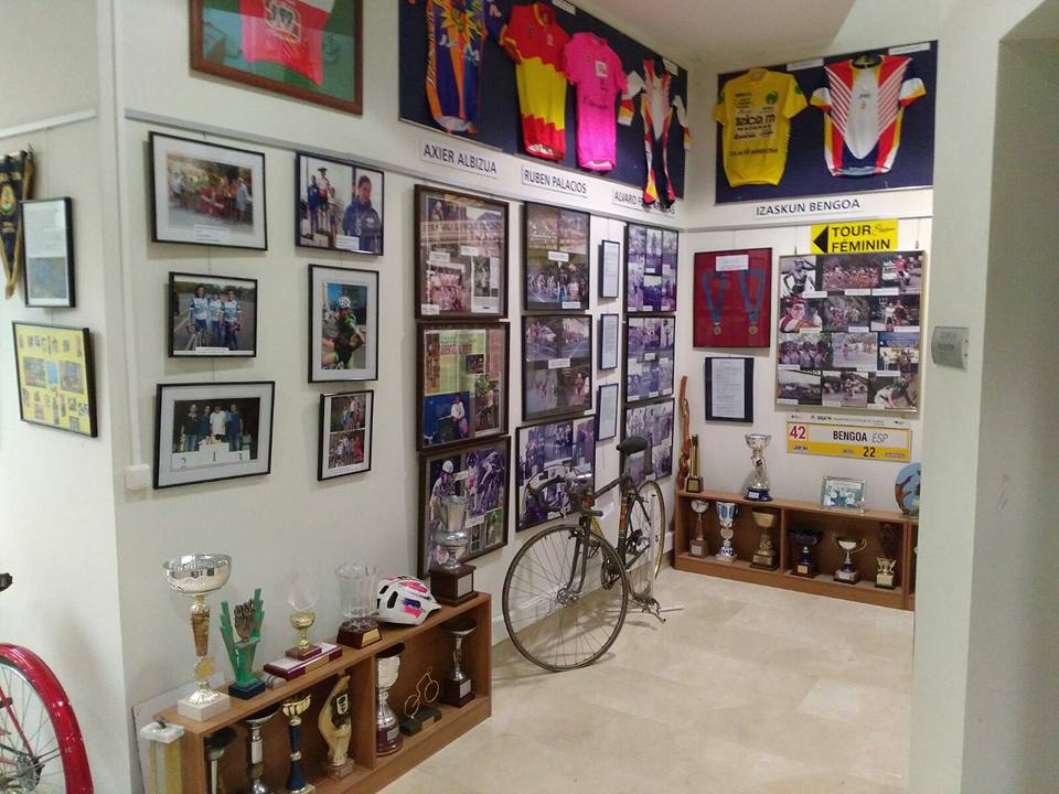 PatrimonioAlava's tweet photo. #Amurrio. En #ElRefor se encuentra la sede del #Museo del #Ciclismo Alfredo #Cerrillo de Amurrioko #Txirrindulari Elkartea. #Álava
Foto: @radiollodio
#DIM2022 https://t.co/E6bqktUfqI