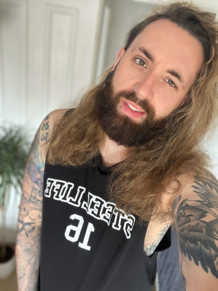 Suns out, @SteelLifeCloth on and getting prepped for the FA Cup final! 
#LFC #FACupFinal 

#alternativeguys #guyswithtattoos #guyswithlonghair