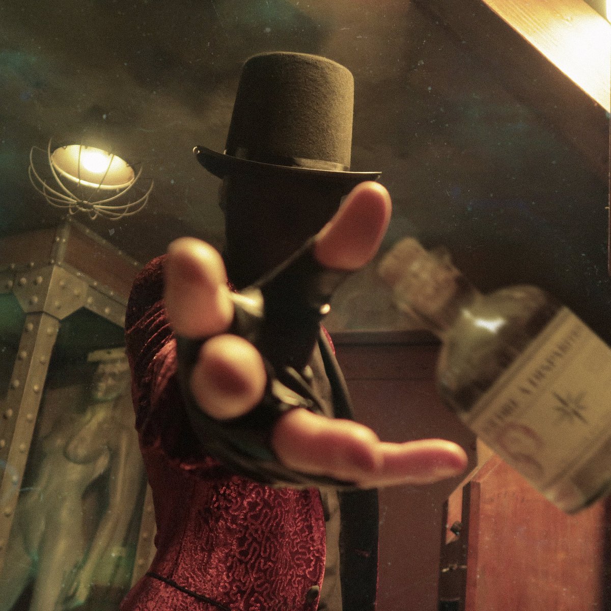 A review of Funhouse and The Magician of Paris from Deep Inside in Paris, France. A beautiful pair of games. Great fun individually and oustanding together. They excel at immersion but there are also great puzzles, memorable moments and set. 

thelogicescapesme.com/tourism/paris-…