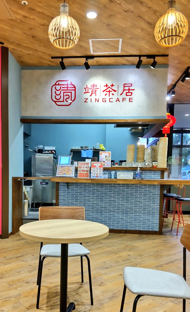 lin_mingmei326's tweet photo. 今日の晩ごはんは飲茶👍
エビとカニのお粥、五色小籠包、椎茸の焼売、エビとホタテの餃子。
美味い!😋💕
テイクアウトすると、電子レンジOKの器に入れてくれる。
商売っ気ないなぁw
#ZINGCAFE https://t.co/s6E6Pp6qZ7