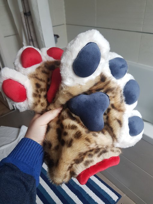 Well now Ziggy will have his own set of paws, really happy with the result. It will be fun to wear those<a href="/tag/murrsuit"class="tags"><span>#murrsuit</span></a><a href="/tag/murrsuits"class="tags"><span>#murrsuits</span></a>