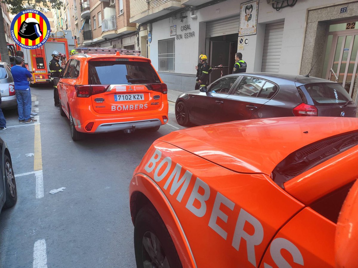 BombersValencia's tweet photo. 📸 Imatges d’ahir a última hora de la vesprada, quan es va esfondrar part del sostre d’un casal faller a #Torrent. Sense danys personals. Bombers Torrent van sanejar i #UREC Consorci va fer apuntalament https://t.co/jcFUxa5wXh