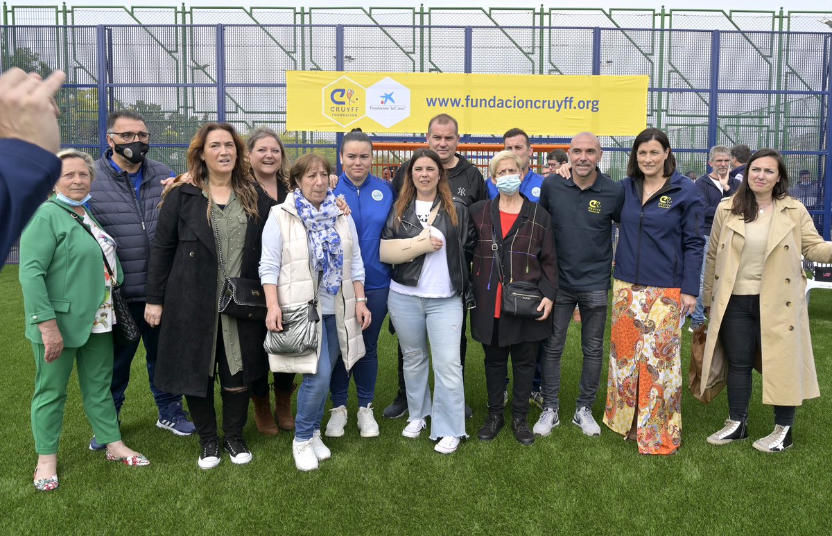 gemaigual's tweet photo. ⚽️ Que @FundacionCruyff haya pensado en el #BarrioPesquero para su #CruyffCourt es un honor 👧🏻🧒🏼 Inauguramos este campo de césped artificial para todos, recuperamos el espíritu de las pistas de barrio y fomentamos el deporte 🥅 Gracias 👏🏻 @FundlaCaixa #IvánDeLaPeña @Carles5puyol https://t.co/BatWodFVpM