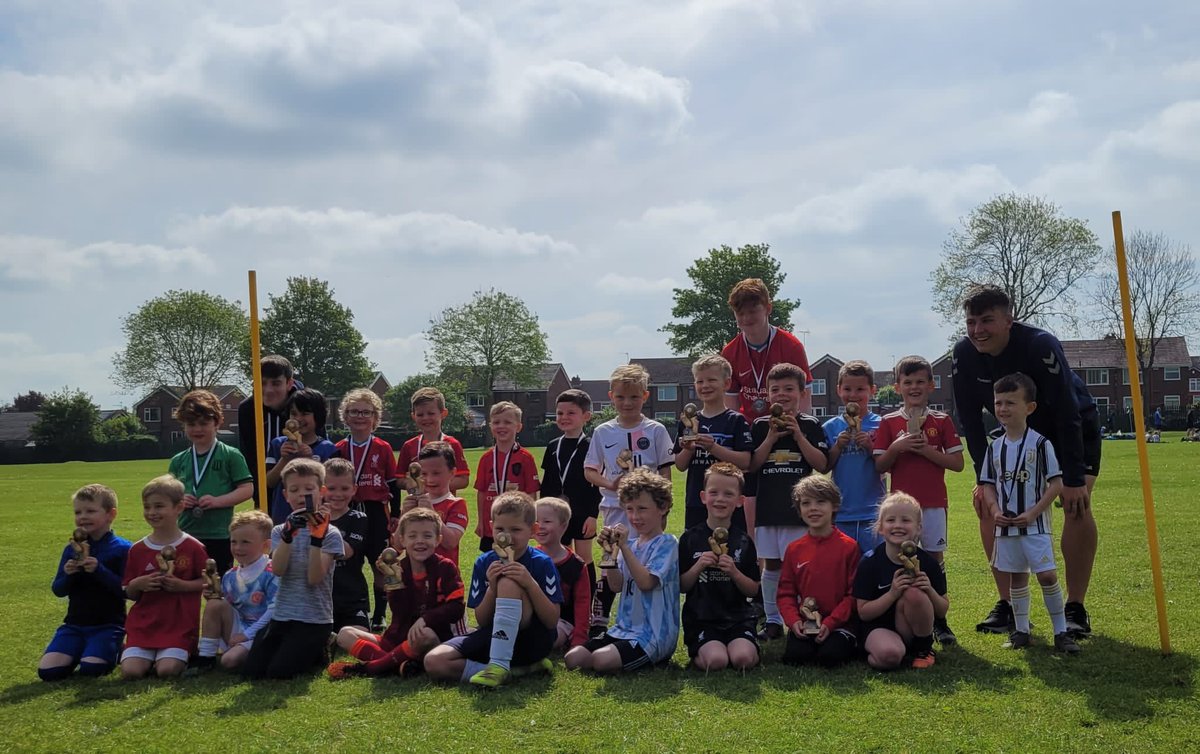 Great morning at @BarntonAcademy handing out well earned trophies and medals🏆😀