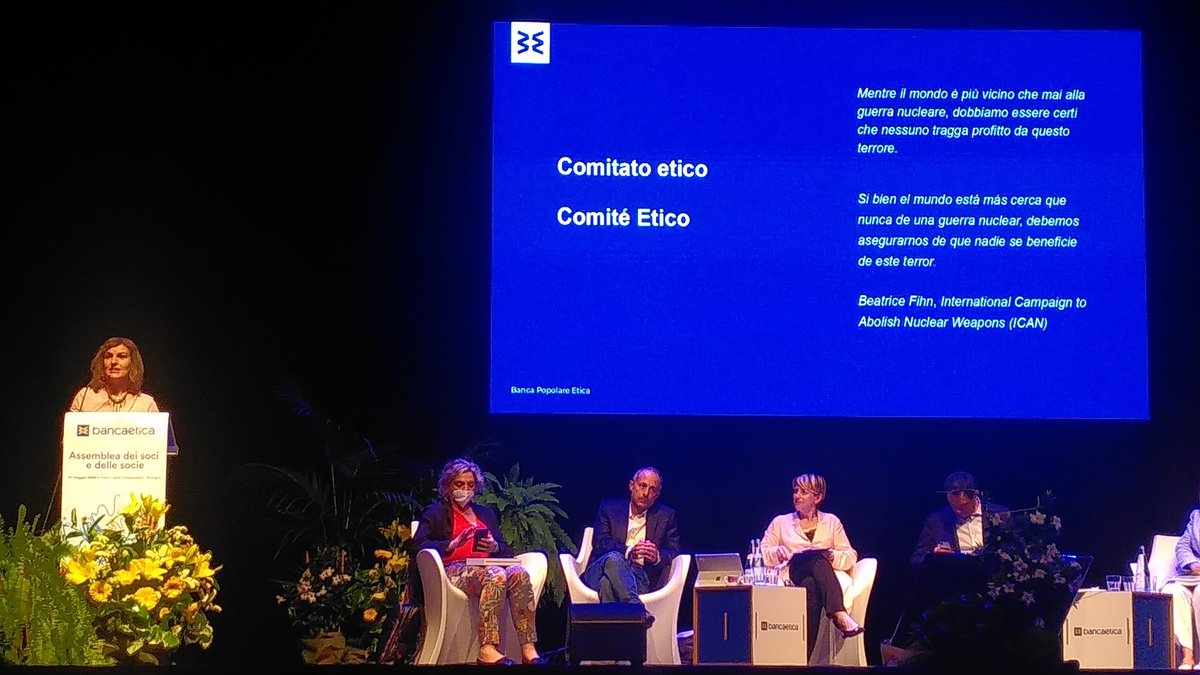 "Mentre il mondo è più vicino che mai alla guerra nucleare, dobbiamo essere certi che nessuno tragga profitto da questo terrore" citazione di <a href="/martina_upp/">Martina Pignatti M.</a> all'assemblea di @bancaetica