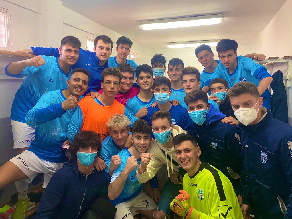 atenreee_'s tweet photo. Tras una década juntos, en un último baile, volveremos a defender ese escudo que nos unió, ese escudo que nos enseño que una familia no es siempre de sangre. Siempre estaré agradecido por lo que hicimos, logramos y formamos todos juntos. A un paso de Liga Nacional ¡Vamos Zona💙! https://t.co/WW2OywW9Ls