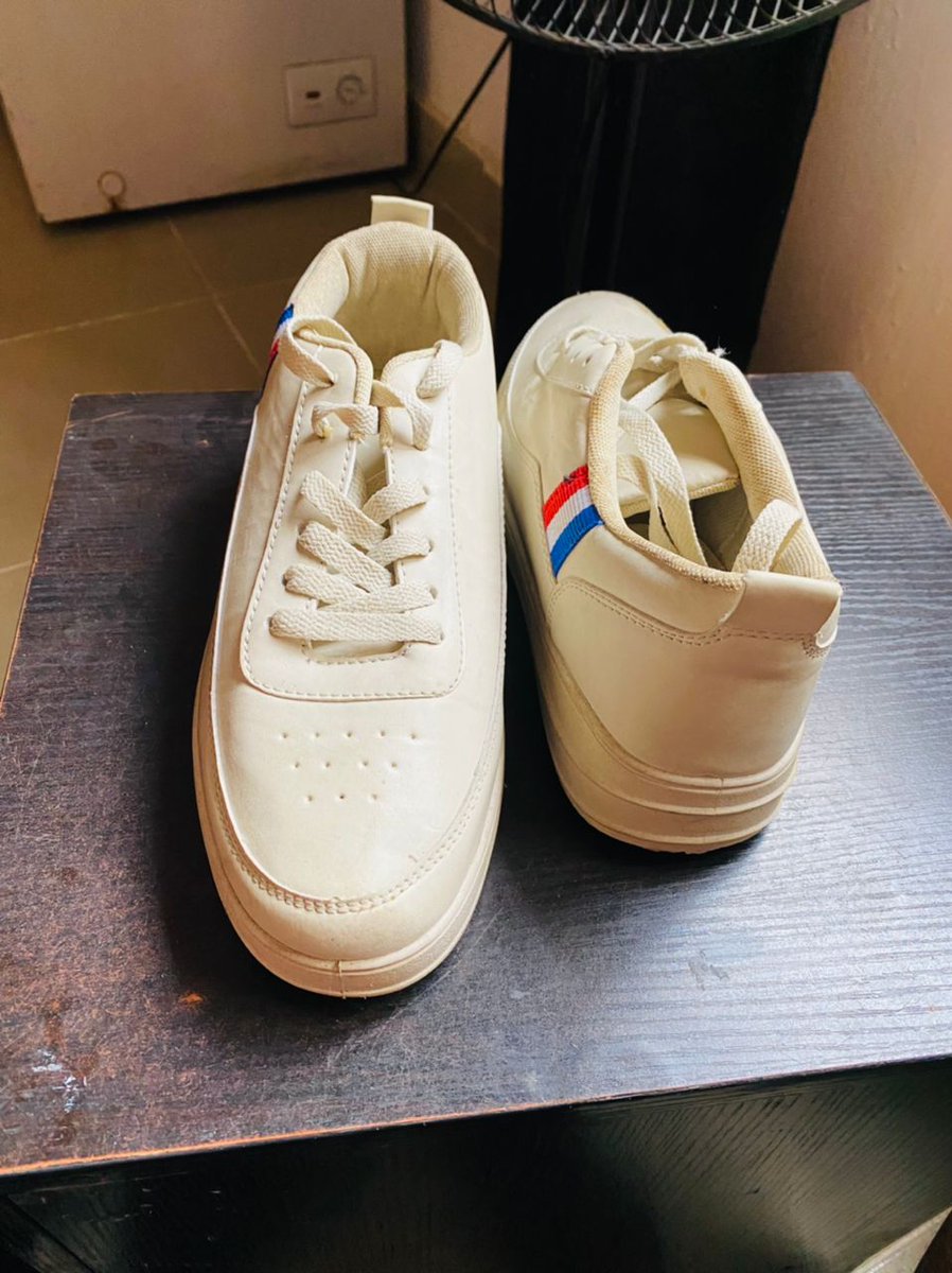 declutterhqtr's tweet image. Speakers

Size 42.

4000 naira 

Location is Ajah but can be delivered anywhere 

#declutter #declutterlagos