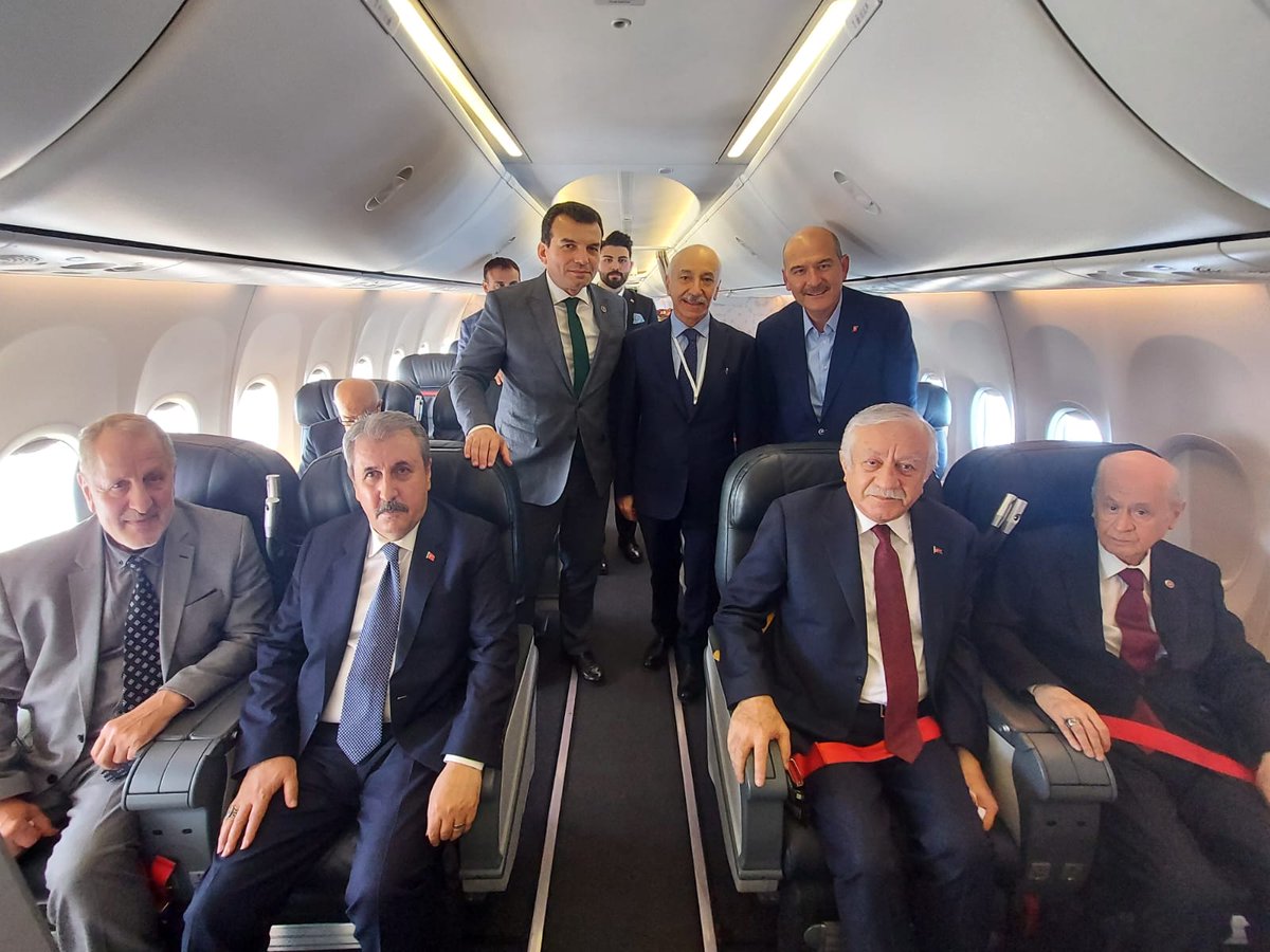 Milletimizin bir gurur gününe, bir muştusuna, Rize Havalimanı'nın açılışına, Ankara'dan Rize'ye Sn. Büyüğümüz MHP Gn. Bşk. Dr.<a href="/dbdevletbahceli/">Devlet Bahçeli</a>, BBP Gn. Bşk. Sn.<a href="/Mustafa_Destici/">Mustafa Destici</a>, Tarım ve Orman Bakanımız Sn.<a href="/VahitKirisci/">Prof.Dr.Vahit Kirişci</a>, Celal Adan Bey ve arkadaşlarımızla gidiyoruz

Hayırlı olsun