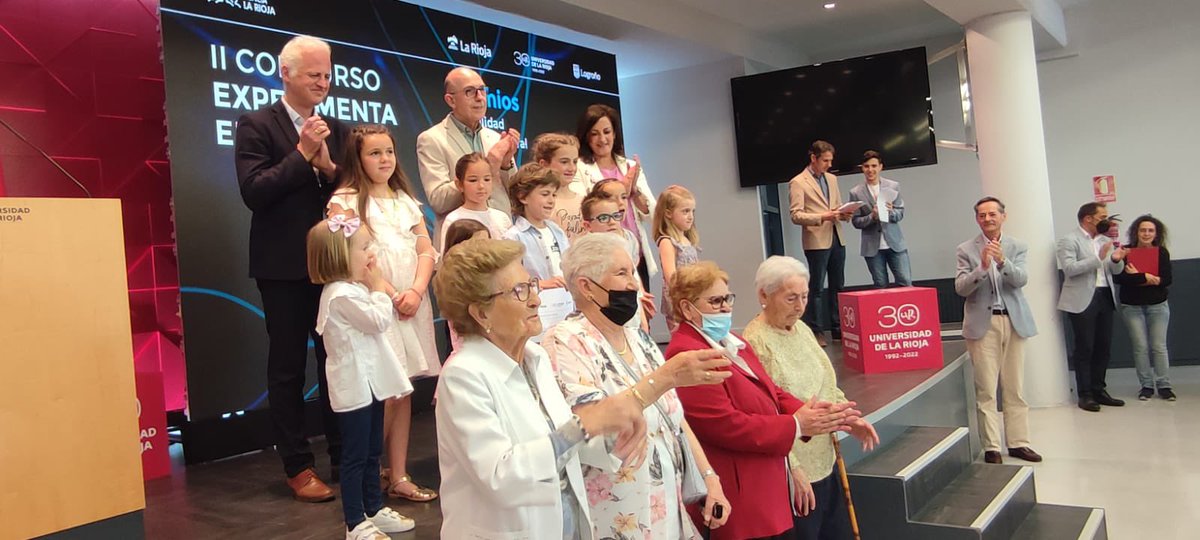 AytoLogrono's tweet photo. 🔬👧🏻| Esta mañana se han entregado los premios del II Concurso #ExperimentaEnCasa, donde pequeños y mayores han participado grabando en vídeo sus experimentos más creativos, divertidos y originales de diferentes áreas científicas. 

¡Enhorabuena! https://t.co/BWLGqnl4bi