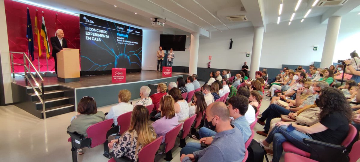 AytoLogrono's tweet photo. 🔬👧🏻| Esta mañana se han entregado los premios del II Concurso #ExperimentaEnCasa, donde pequeños y mayores han participado grabando en vídeo sus experimentos más creativos, divertidos y originales de diferentes áreas científicas. 

¡Enhorabuena! https://t.co/BWLGqnl4bi