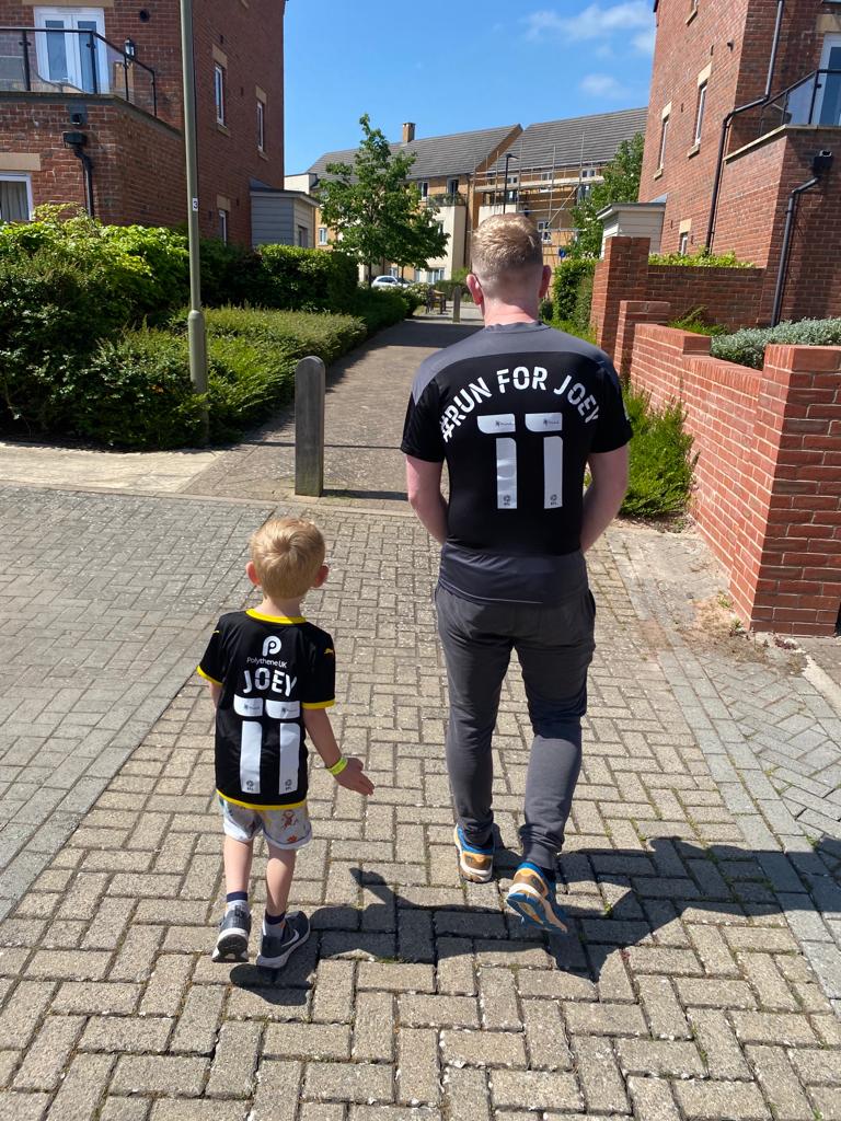 JoeOUFC's tweet photo. Warming up for the 10th 7k with George π
#OUFC #RunForJoey https://t.co/johnlWIr6r