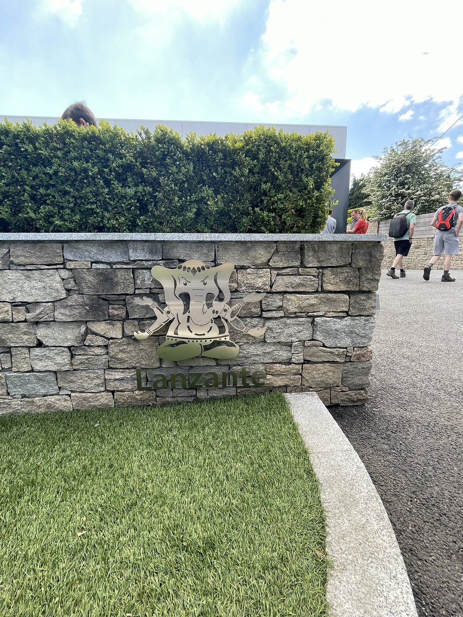 DwayneRuns's tweet image. When the garage at the end of your road has a open day @AutoPap