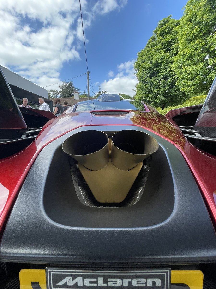 DwayneRuns's tweet image. When the garage at the end of your road has a open day @AutoPap