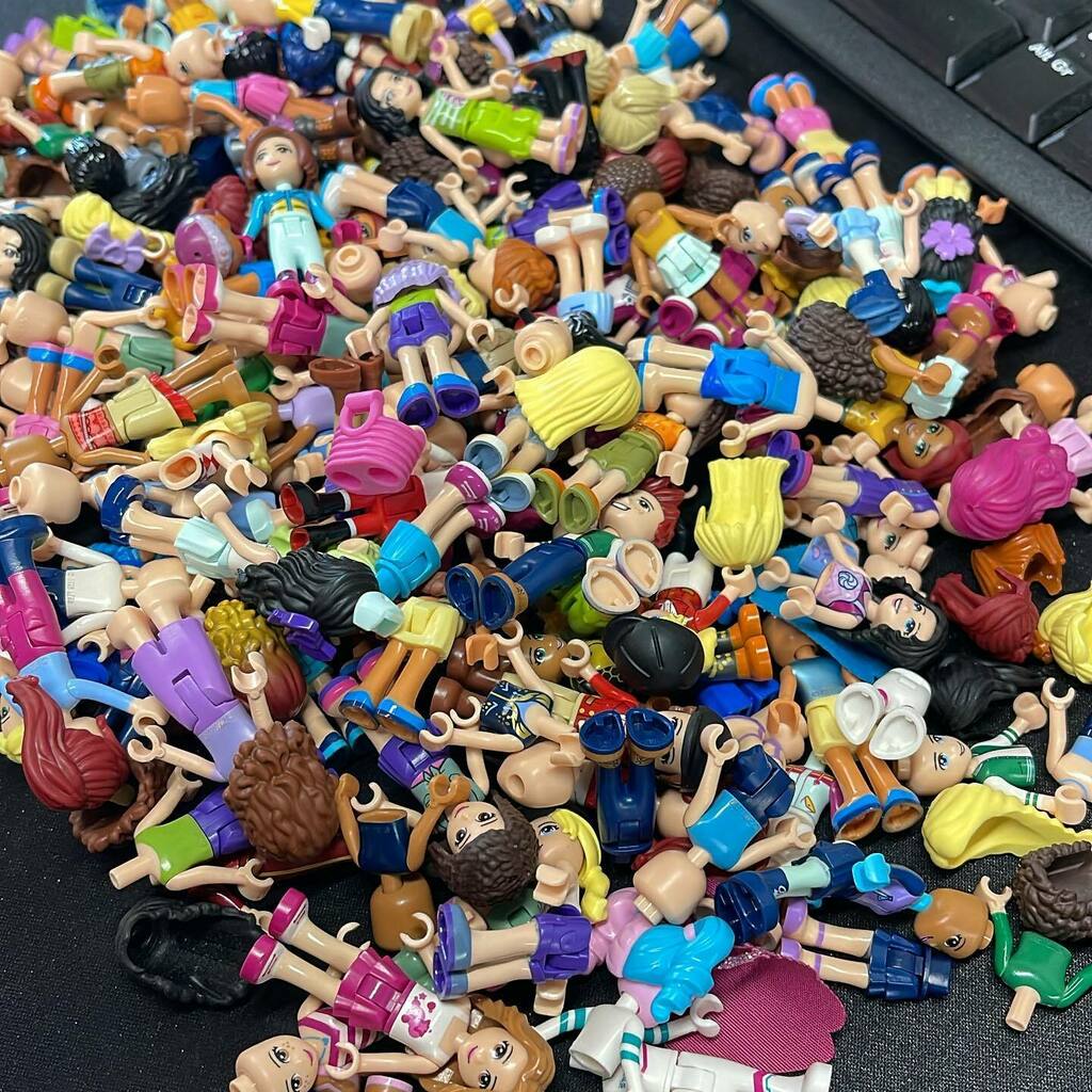 BrickPickersUK's tweet photo. Just hanging out with some friends. Soon to be listed on the stores.#lego #legofan #afol #brickpickersuk #bricklink #brickowl #legos #legostagram #legobricks #legofriends #friends https://t.co/HRy0WLN1PY https://t.co/mw5WEo5RR1