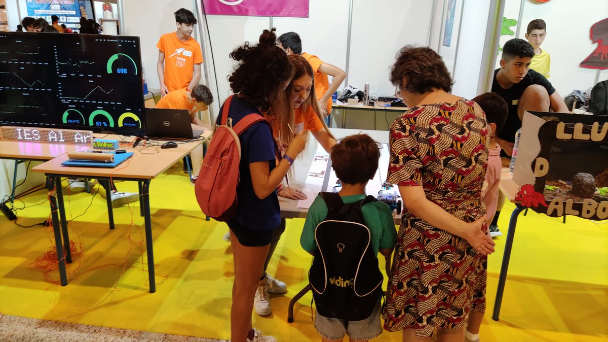 Último día compartiendo nuestros proyectos en #20FeriaCiencia Sevilla.
.
.
.
.
<a href="/EducaAnd/">Consejería Desarrollo Educativo y FP</a> <a href="/JimenezRosalesA/">Antonio Jiménez Rosales</a> 
<a href="/eduKalmeria/">ᴇᴅᴜKᴀʟᴍᴇʀɪ́ᴀ</a> <a href="/cepalmeria/">CEP de Almería</a> 
<a href="/cepejido/">CEP El Ejido</a> <a href="/cepcuevasolula/">CEP CUEVAS OLULA</a>