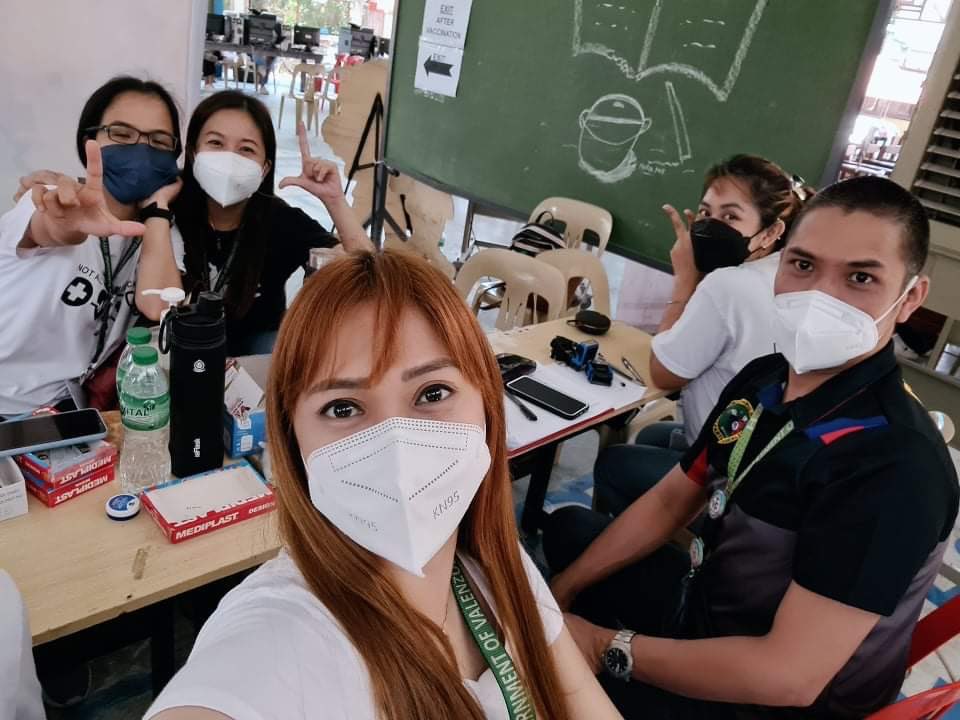 archiemur's tweet photo. ilaban lang ang #pediavaccination #resbakuna #dohresbakuna #pfizer  kahit sobrang init☀️ https://t.co/HqBEVaC9aY