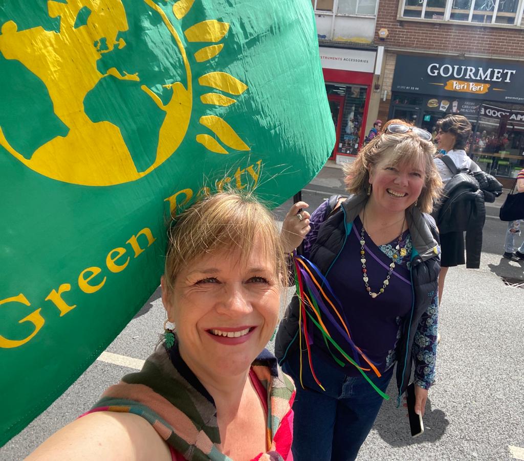 Great to be carrying the <a href="/exetergreens/">Exeter Green Party</a> at #ExeterPride2022 with <a href="/CatherineRees7/">Catherine Rees</a> 

So much joy here today!
#Exeter
