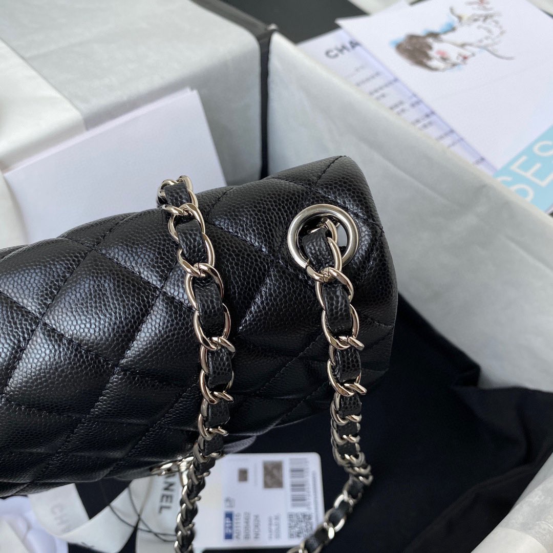 zuo88605176's tweet photo. CHANEL/香奈儿 方胖子CF
尺寸：17cm
#香奈儿 #Chanel https://t.co/lCnqHSC21y