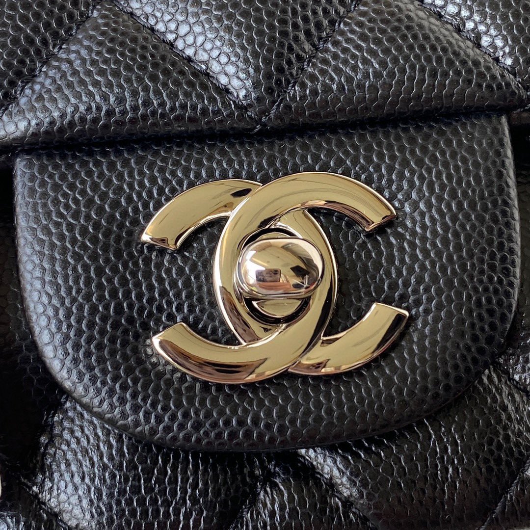 zuo88605176's tweet photo. CHANEL/香奈儿 方胖子CF
尺寸：17cm
#香奈儿 #Chanel https://t.co/lCnqHSC21y