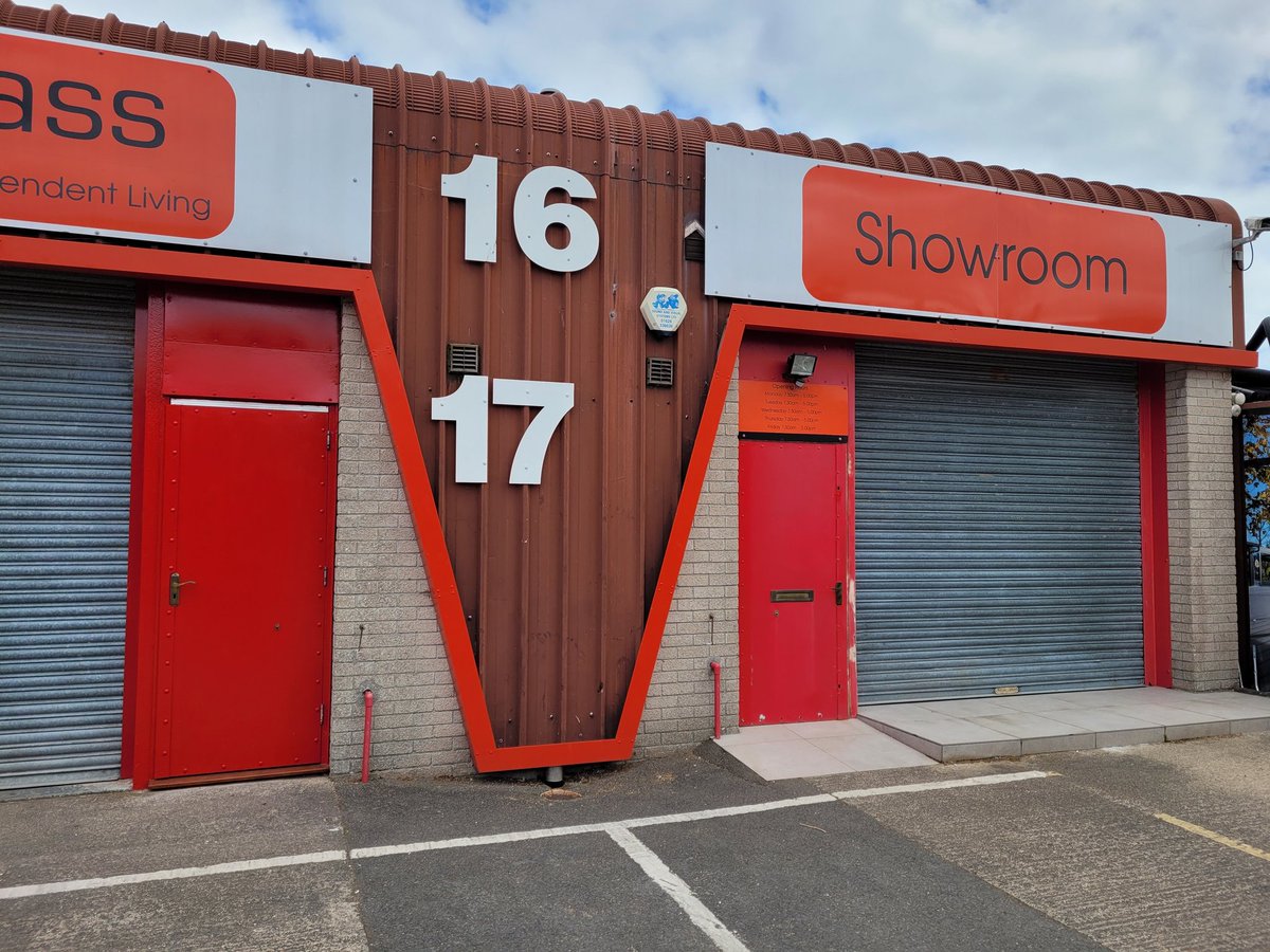 coconewty's tweet photo. @1stclassbuilder stood outside your showroom after riding bike for 30 mins, because your website says open Saturday mornings, only to find you shut. Thanks for keeping your info updated guys 🙄 https://t.co/vv0q7GDZBF