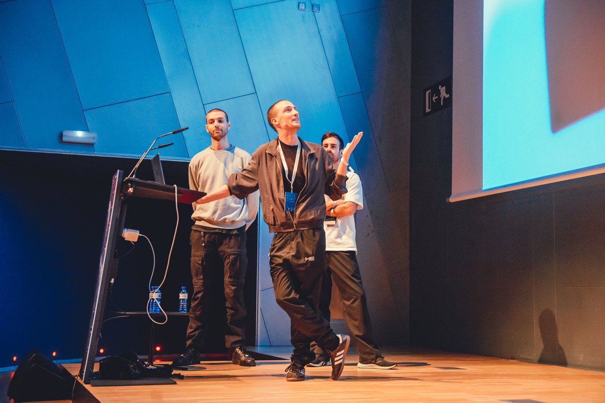 Thanks to everyone who came to our talk at @OFFFest last week! It was amazing to see such a packed room. Forever grateful for this opportunity and hope to see all of you again soon 🖤