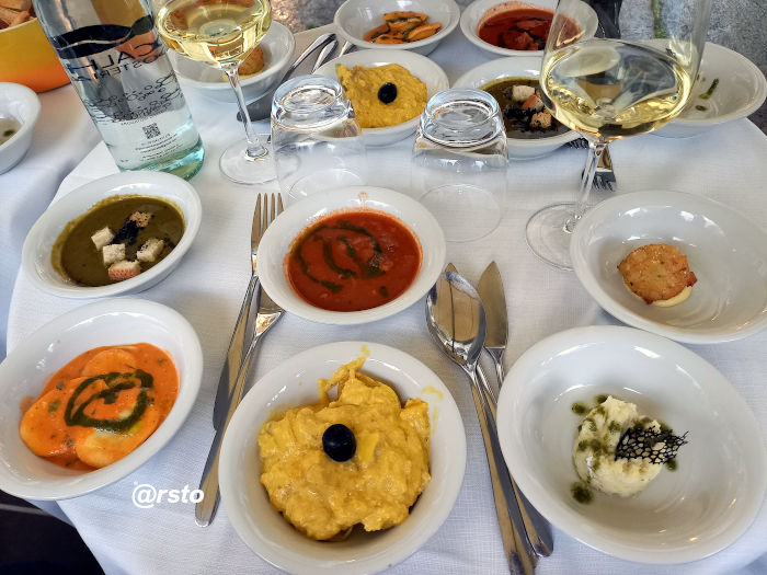 RottasuTorino's tweet photo. Alla Bacalhau Osteria, un aperitivo portoghese, tutto da gustare nel suo dehor, sulla banchina di una vecchia fermata del 3. 6 petiscos e un calice di vinho verde, che raccontano la cucina portoghese e le contaminazioni dello chef Montagna. #datornare!
https://t.co/39v0ik1NHM https://t.co/THxcbSQREn
