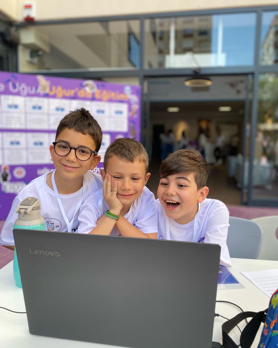 UOBornova's tweet photo. KIDS U-MAKERFEST tüm heyecanı ve eğlencesi ile devam ediyooor. 💜💪🏼
#UğurluOlmak
#umakerkids
#umaker https://t.co/Rv3P5MKdRC