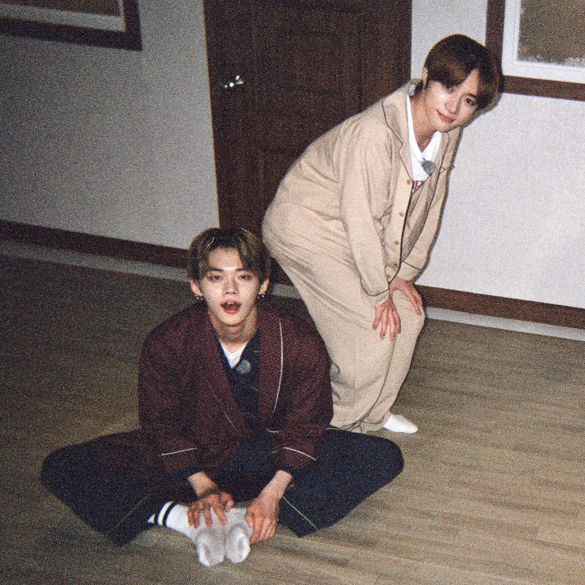 01rhddlf's tweet photo. 이사진 뭐야? 아 개웃겨 https://t.co/LImAIbocYq