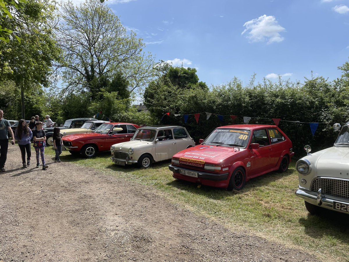 ClassicHatch_40's tweet photo. Car all set up among possibly 100 cars and motorcycles. Also it’s a gorgeous day at the Aldreth Vintage and Craft Fair. Happy Days! https://t.co/WjbW7T5V2J