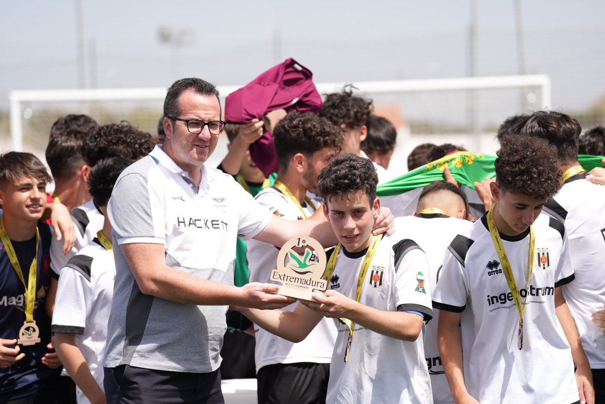 FedExFutbol's tweet image. 👏👏👏¡Enhorabuena @Merida_AD, 🥇CAMPEONES DE EXTREMADURA #CadeteF11 al imponerse 1-0 al @CDBLaAcademia en la final disputada en 📍La Garrovilla #JugamosEnEquipo