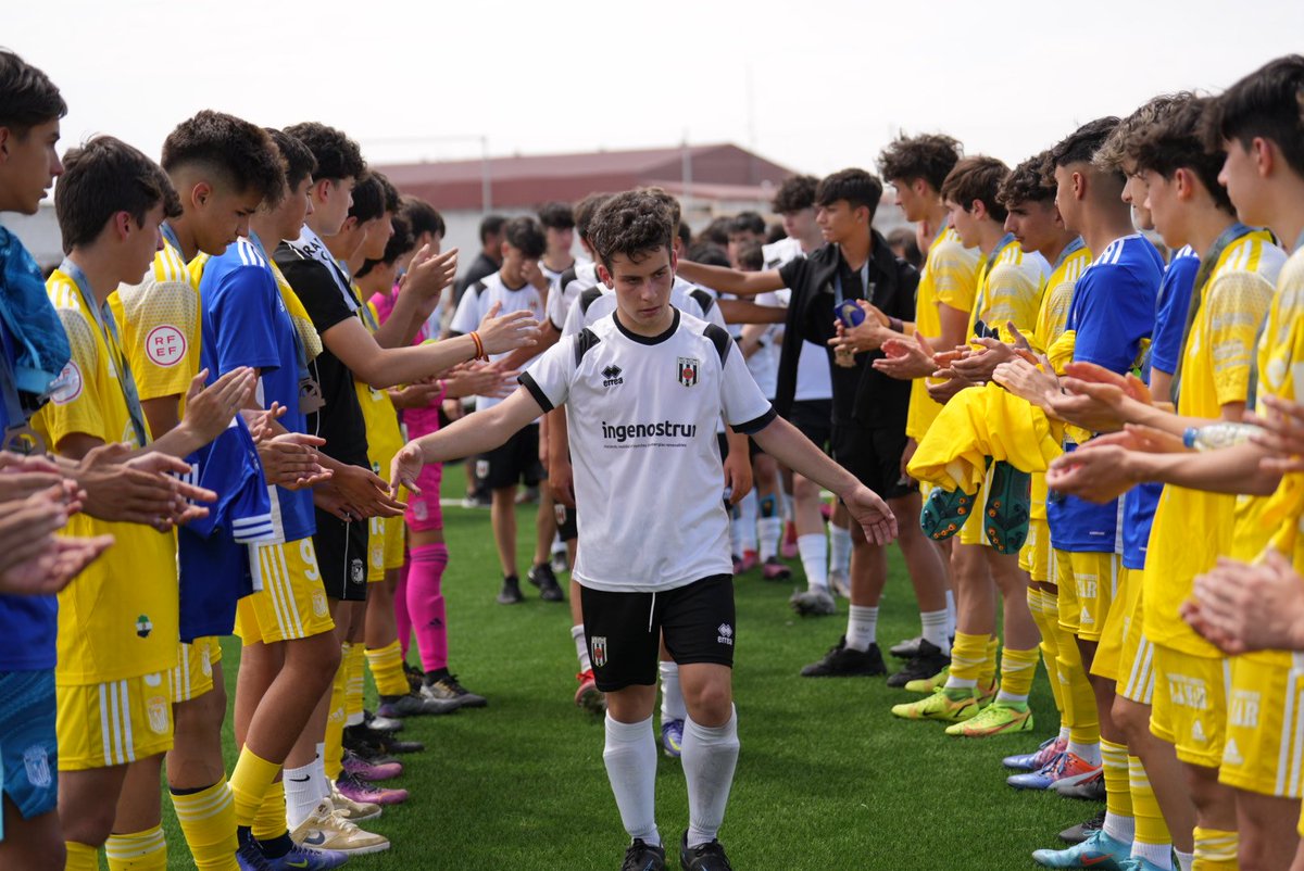 FedExFutbol's tweet image. 👏👏👏¡Enhorabuena @Merida_AD, 🥇CAMPEONES DE EXTREMADURA #CadeteF11 al imponerse 1-0 al @CDBLaAcademia en la final disputada en 📍La Garrovilla #JugamosEnEquipo