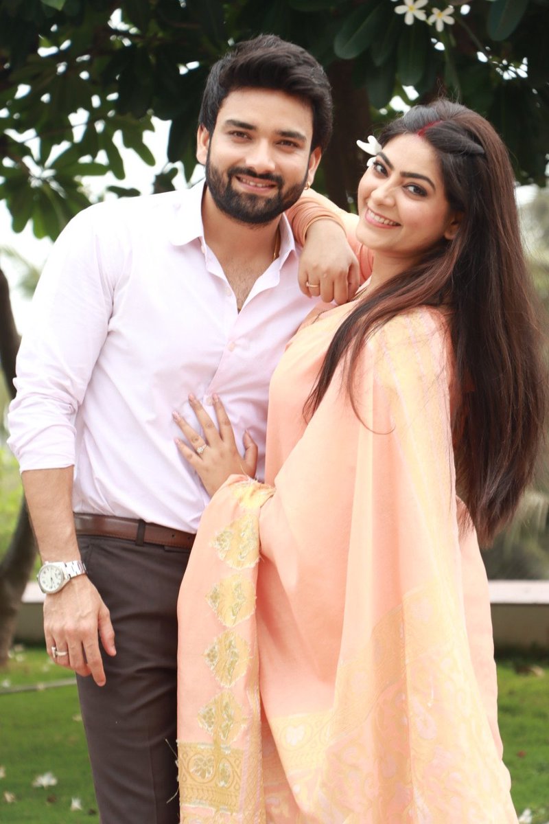 GauravMukesh2's tweet photo. Hazaaro mehfil hai, laakhon mele hai pur jaha tum nahi samaj lena hum akele hai
#gauravmukesh #love #quote #togetherness #imlie https://t.co/Y5aH0DLX7k