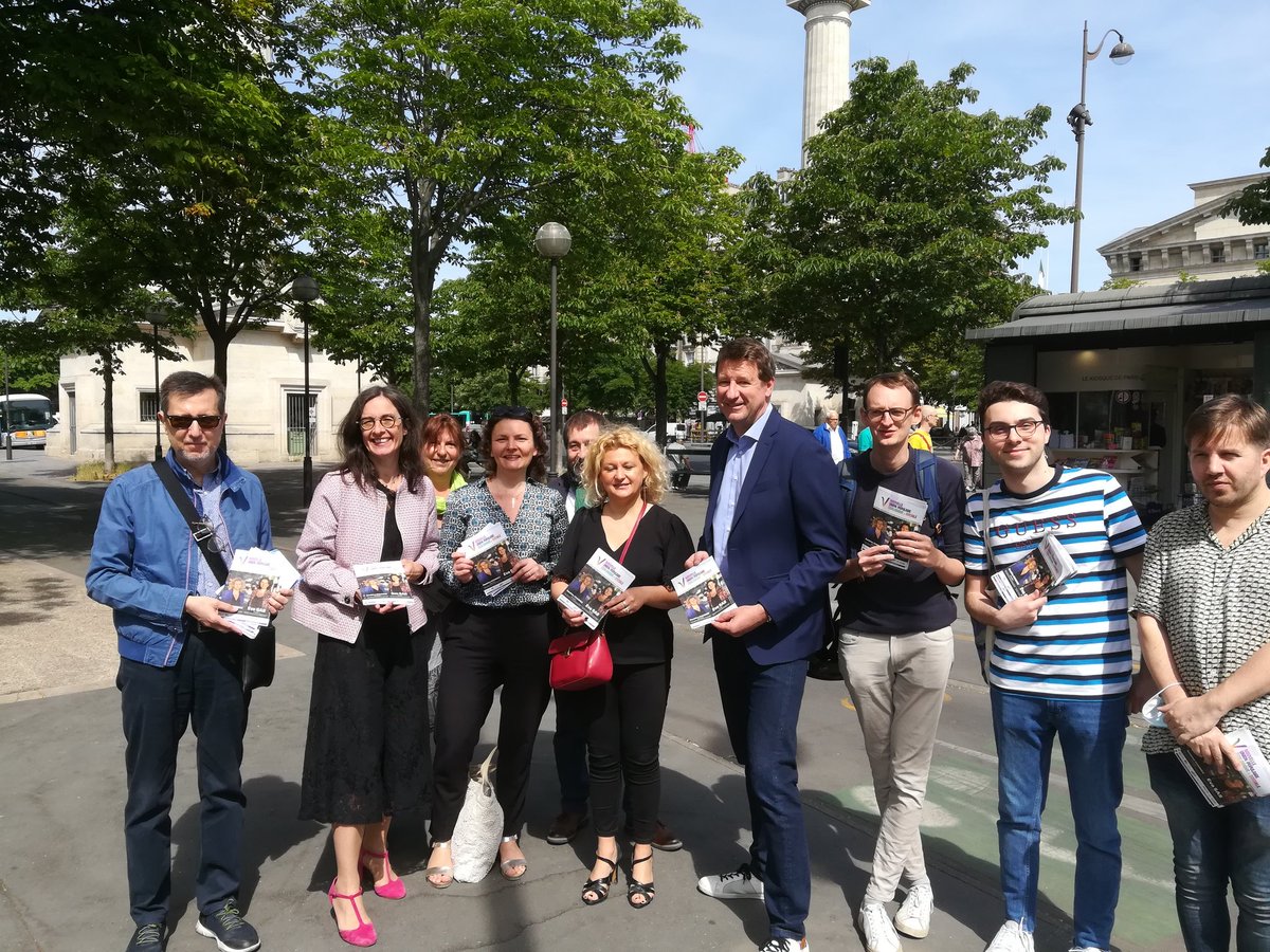 _EvaSas's tweet image. En campagne avec les militants.e.s écologistes &amp;amp; de gauche du 12e &amp;amp; du 20e arrondissement de Paris !
Heureuse &amp;amp; fière du soutien de @yjadot &amp;amp; @EPierreMarie. Pour l'écologie et la justice sociale les 12 &amp;amp; 19 juin votons pour la #NUPES ✌️🌻