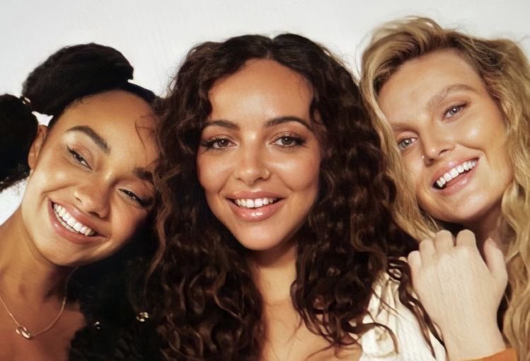 Hea22Anna's tweet photo. I’ve grown up listening to these beautiful girls music. If I was having a good day, I was listening to little mix, if I’ve had a bad day, I was listening to little mix.
Thank you for everything you’ve done for us.♥️
#ThankYouLittleMix https://t.co/nh3znsHYQE